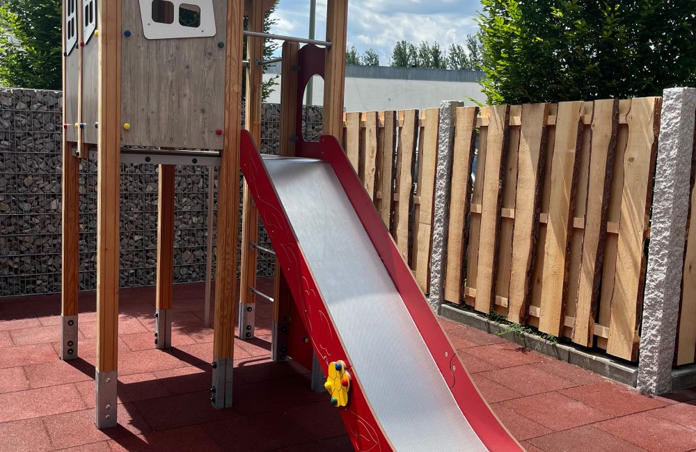 Kinderspielplatz am Hotel am Kamin Kinderspielplatz am Hotel am Kamin